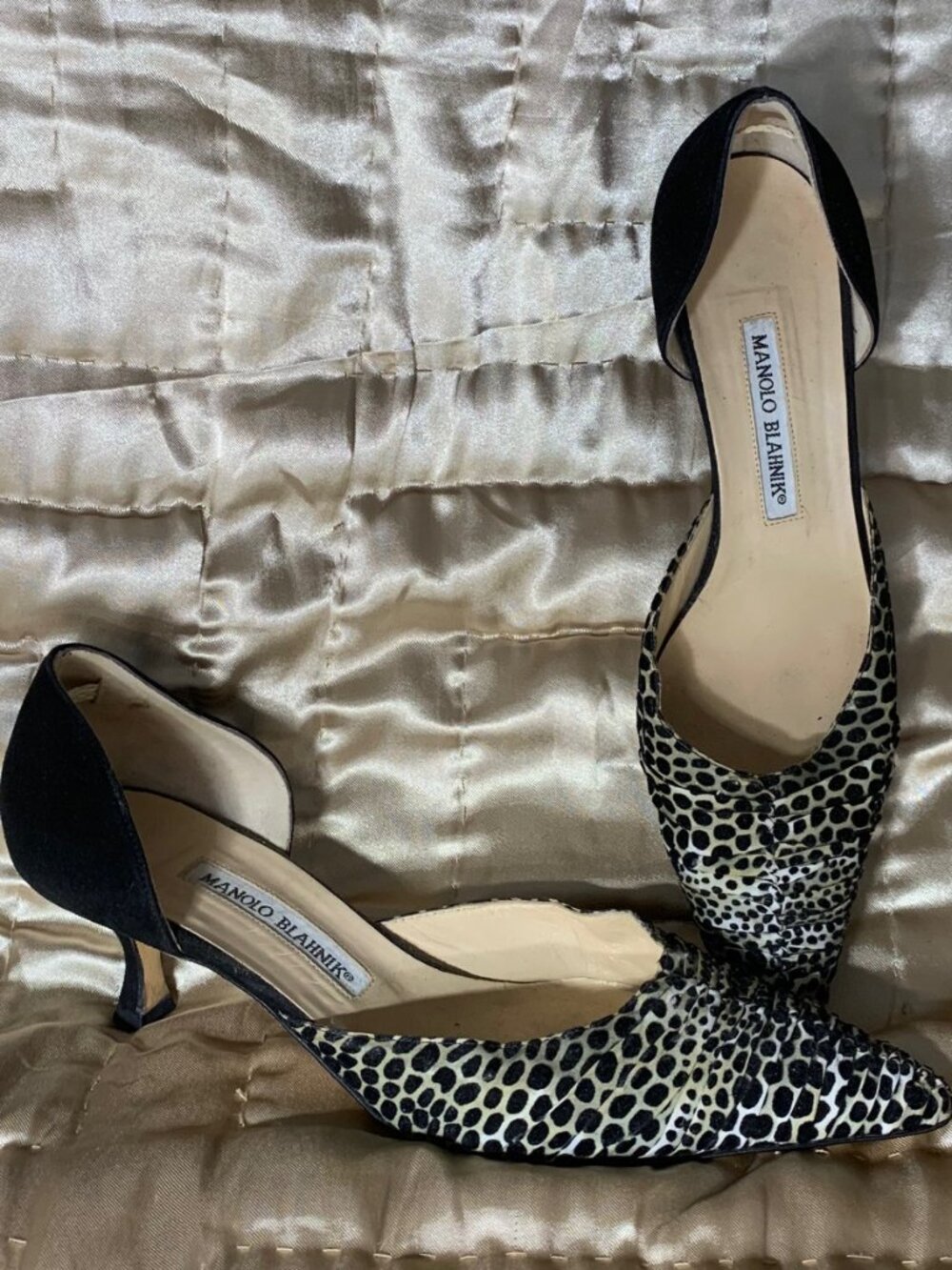 Vintage Manolo Blahanik Suede kitten heal pump size 38 1/2